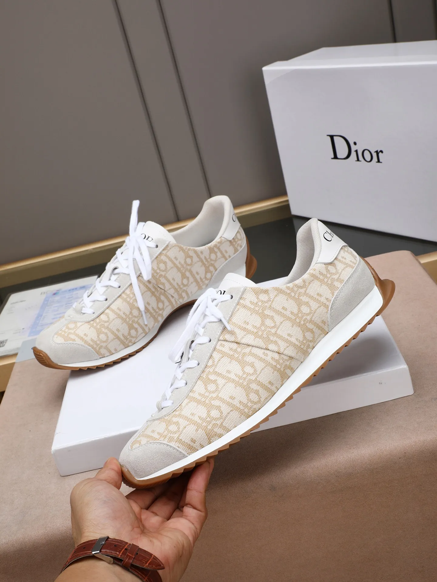 Men's shoes💰440 Dior【Dior】😘😘High-end series of casual men's shoes, simple and elegant👍👍👍The upper is made of first-layer genuine leather spliced ​​with Dior's special material [sun][sun]; imported first-layer sheepskin lining; special outsole, wear-resistant, lightweight, the overall design is harmonious and unified without lacking personality 👣🌟✨You deserve it! Multiple colors to choose from! 😍Size 38～44. (45 custom-made) The picture above is a big seller🔥🔥🔥